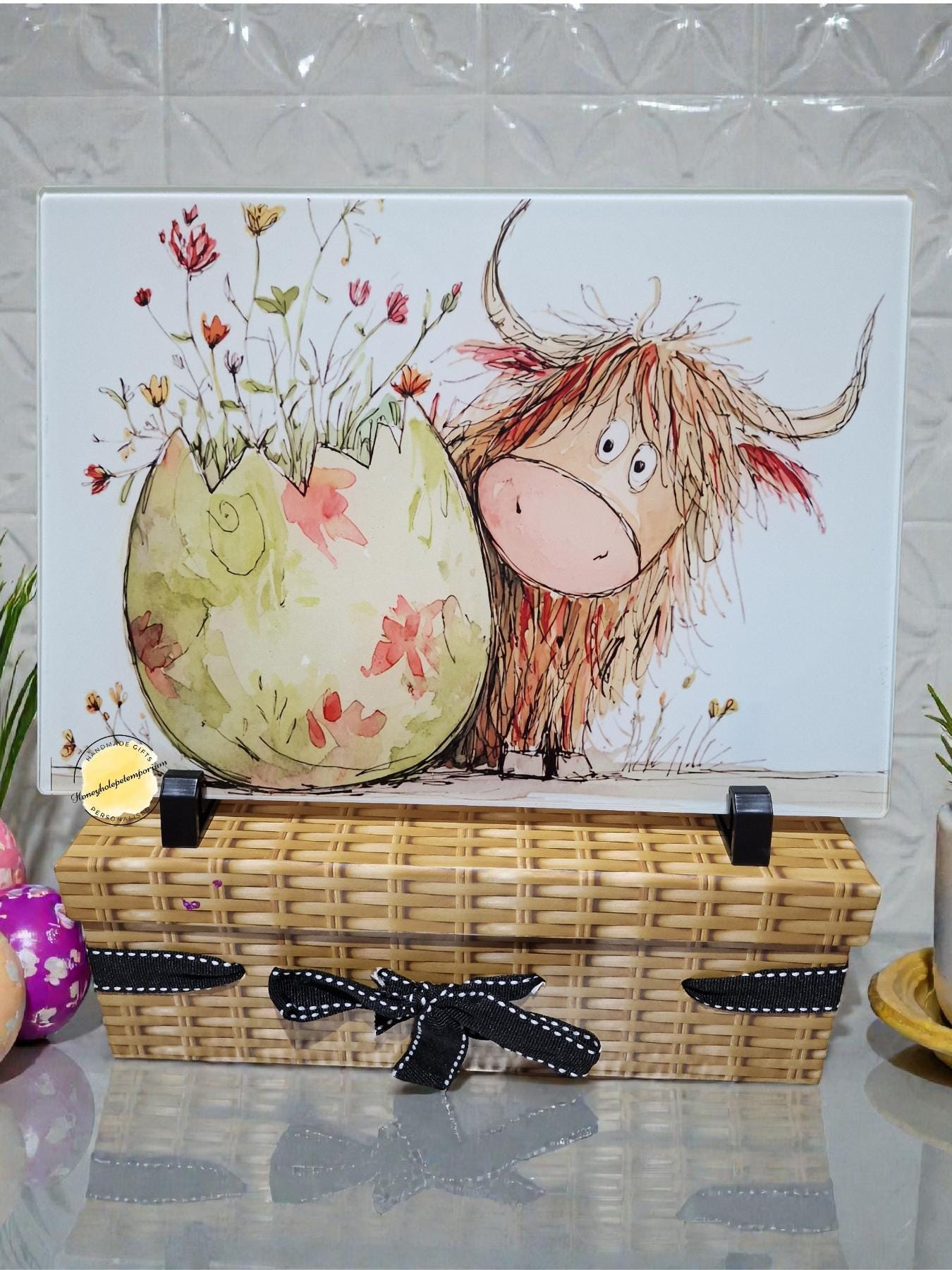 Highland Cow Glass Chopping Board – Floral Highland Cow Kitchen Board, Scottish Cow Worktop Saver, Farmhouse Kitchen Gift